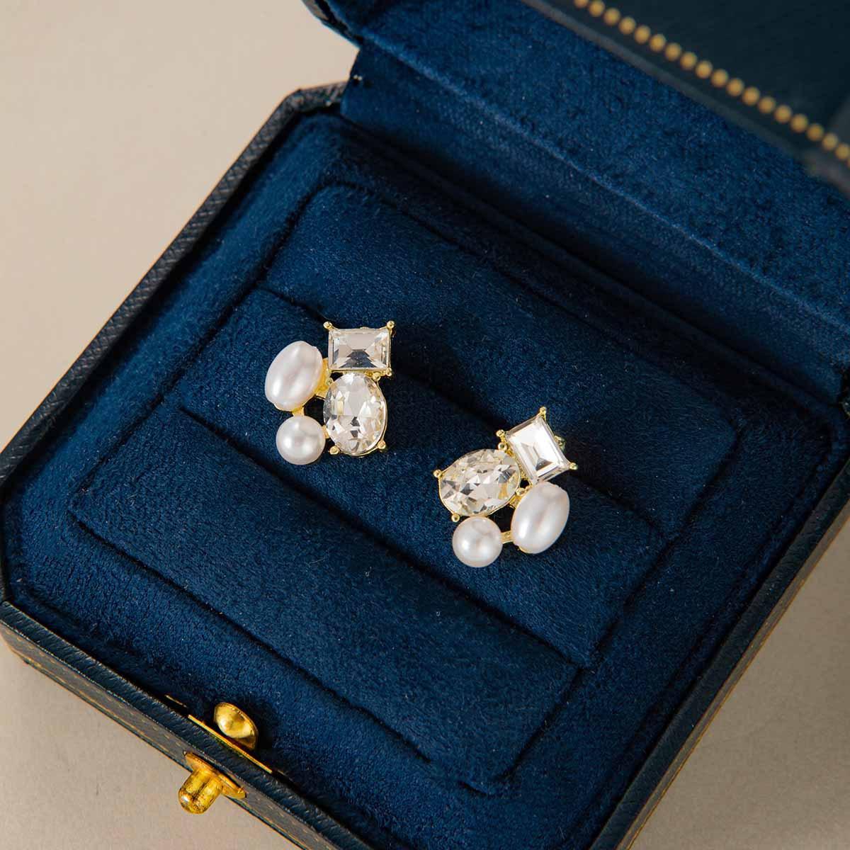 Elegant Irregular Pearl Earrings with Sparkling and Unique Design Miniature Earrings
Elegant Irregular Pearl Earrings with Sparkling and Unique Design Miniature Earrings