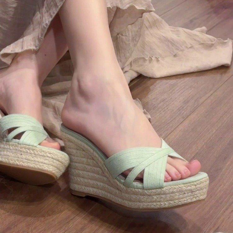 Wedge heel slippers women s new summer fashion outer wear woven hemp rope versatile high heel one-word slippers women 35
Wedge heel slippers women s new summer fashion outer wear woven hemp rope versatile high heel one-word slippers women 35