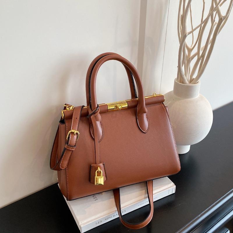 High-end versatile Kelly bag, high-end temperament, portable fashion shoulder bag, platinum bag, European and American retro. коричневий
High-end versatile Kelly bag, high-end temperament, portable fashion shoulder bag, platinum bag, European and American retro. коричневий