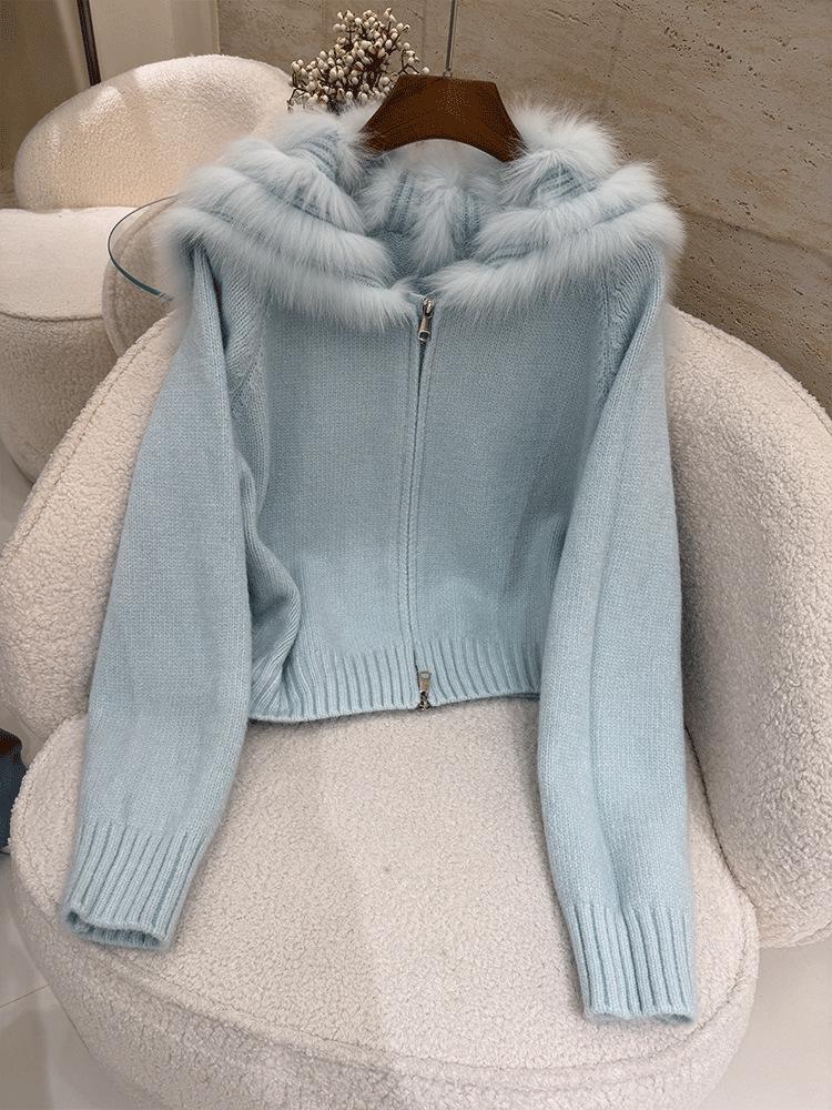 2025 Autumn/Winter Navy Fox Fur Collar Knit Short Sleeve Zip Cardigan - College Style, Youthful Chic One Size світло-синій колір
2025 Autumn/Winter Navy Fox Fur Collar Knit Short Sleeve Zip Cardigan - College Style, Youthful Chic One Size світло-синій колір