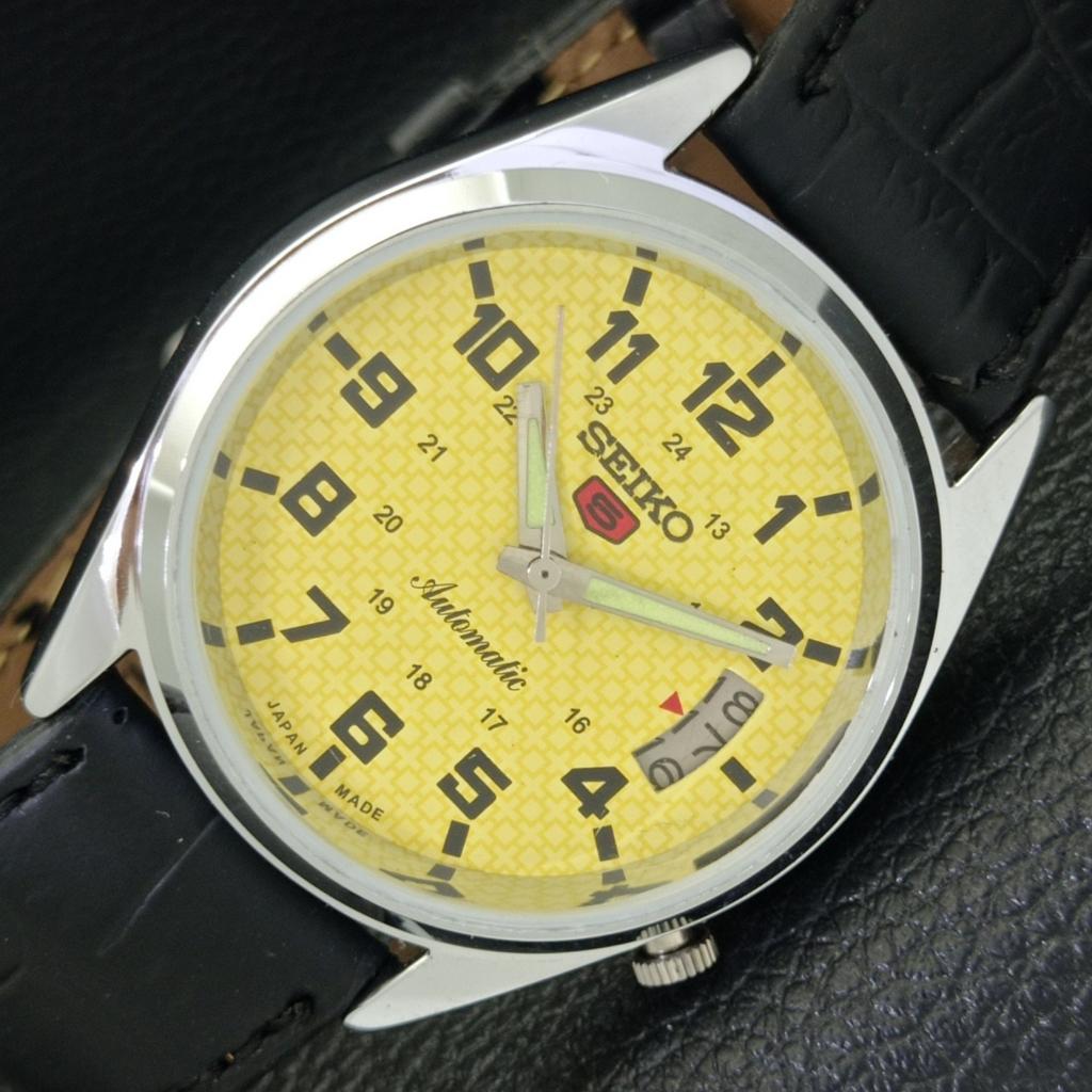 REFURBISHED VINTAGE SEIKO 5 AUTOMATIC JAPAN MENS YELLOW DIAL WATCH a435090-2 R122-a435090
REFURBISHED VINTAGE SEIKO 5 AUTOMATIC JAPAN MENS YELLOW DIAL WATCH a435090-2 R122-a435090
