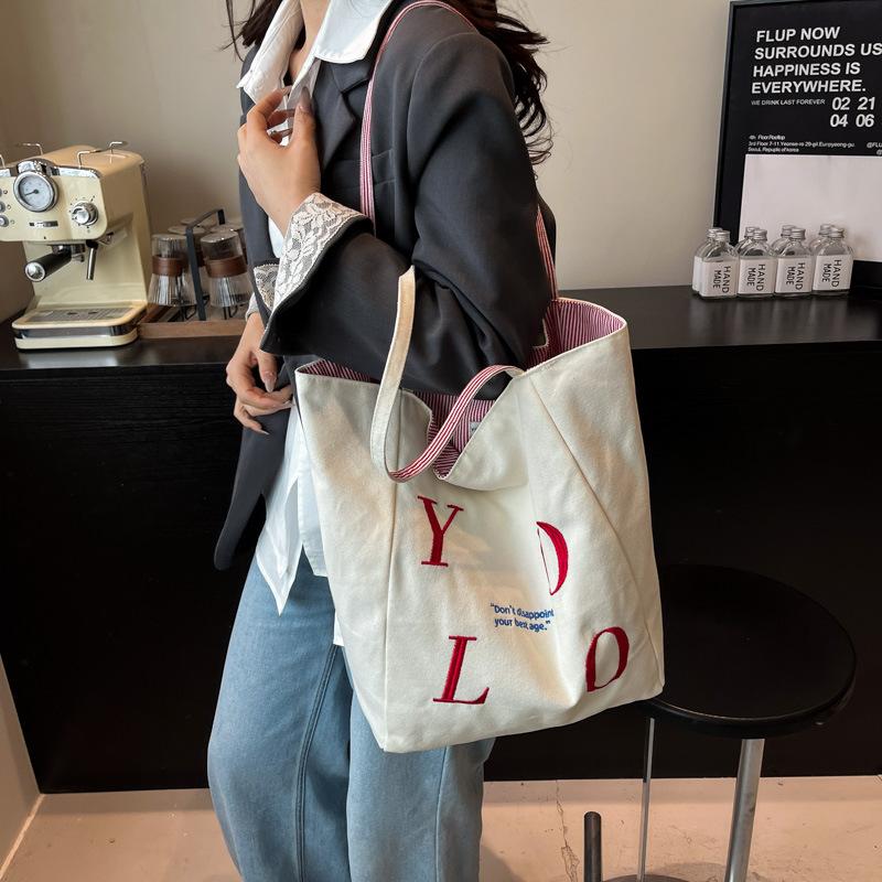 Literary and casual large-capacity simple and versatile double-sided tote bag, new high-end embroidered canvas bag красный
Literary and casual large-capacity simple and versatile double-sided tote bag, new high-end embroidered canvas bag красный
