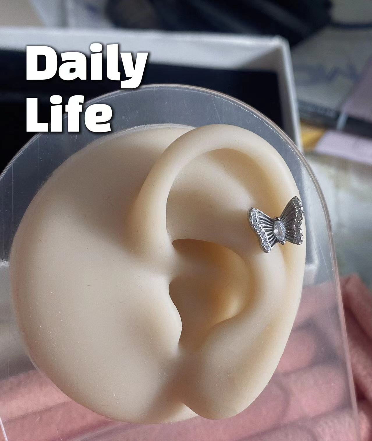 Flash diamond butterfly stud earrings women s earrings earrings light luxury Korean exquisite fashion temperament
Flash diamond butterfly stud earrings women s earrings earrings light luxury Korean exquisite fashion temperament