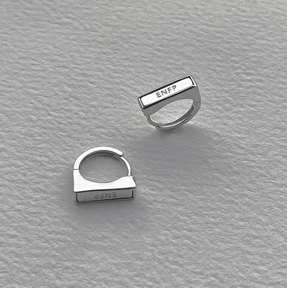 EMFP Personality Earrings Japanese and Korean Temperament Niche High-end Design Earrings Cold Wind Ear Buckles
EMFP Personality Earrings Japanese and Korean Temperament Niche High-end Design Earrings Cold Wind Ear Buckles