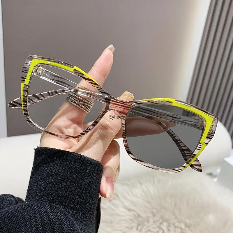 Fashion Style Photochromic Lens Anti Blue Light Eyeglasses for Women s Men s Luxury Design Cat Eye Discolored Eyewear Unisex Design Color Changing
Fashion Style Photochromic Lens Anti Blue Light Eyeglasses for Women s Men s Luxury Design Cat Eye Discolored Eyewear Unisex Design Color Changing