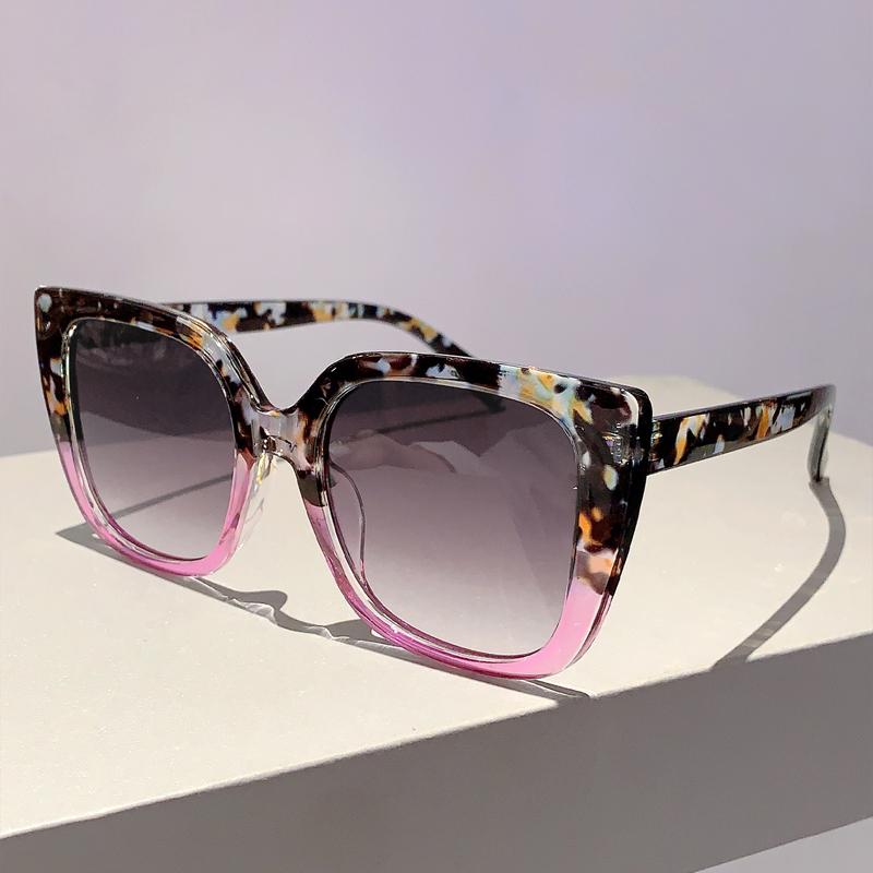 KAMMPT Oversized Square Sunglasses 2024 New in Stylish Gradient Outdoor Shades for Women Trendy Fashion Multicolor Rim Eyewear as picture shows
KAMMPT Oversized Square Sunglasses 2024 New in Stylish Gradient Outdoor Shades for Women Trendy Fashion Multicolor Rim Eyewear as picture shows