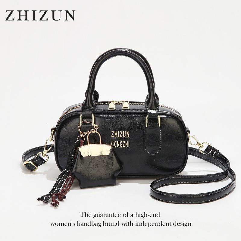 New Fashion Pendant Bag European and American Retro Handbag High-value Fashion Large Capacity Shoulder Bag Women s Bag .
New Fashion Pendant Bag European and American Retro Handbag High-value Fashion Large Capacity Shoulder Bag Women s Bag .