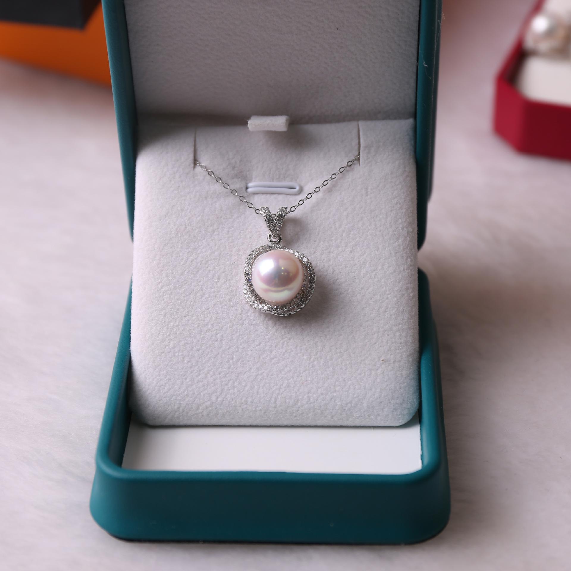 Round Freshwater Pearl Pendant with Strong Luster, 10-11mm, Nearly Flawless, set in S925 Silver. серебряный
Round Freshwater Pearl Pendant with Strong Luster, 10-11mm, Nearly Flawless, set in S925 Silver. серебряный