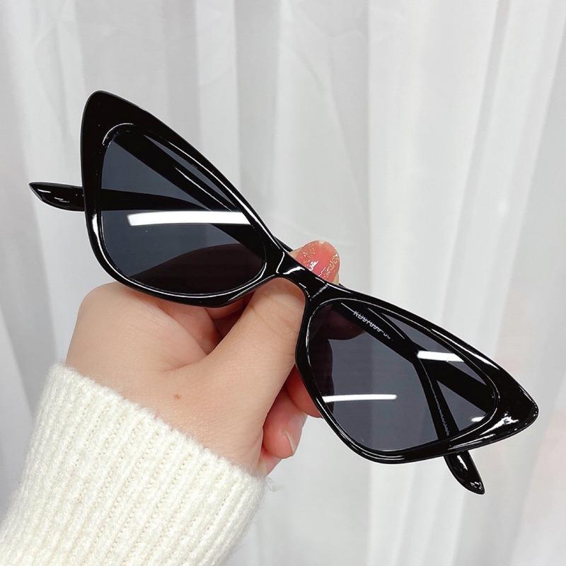 Fashion New Women s Cat Eye Sunglasses Fashion Vintage Small Frame Sun Glasses Women Summer Outdoor Sunshade Eyewear UV400 Gafas De Sol
Fashion New Women s Cat Eye Sunglasses Fashion Vintage Small Frame Sun Glasses Women Summer Outdoor Sunshade Eyewear UV400 Gafas De Sol