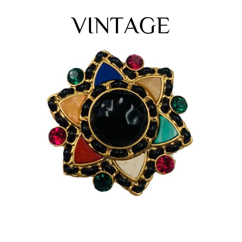 Vintage Western Stone Leather Rope Weaving Small Fragrant Style Glass Colored Hexagram Star Brooch
Vintage Western Stone Leather Rope Weaving Small Fragrant Style Glass Colored Hexagram Star Brooch