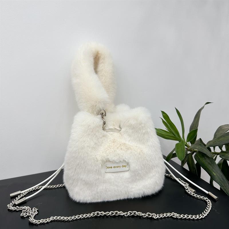 Luxury Fake Fur Ladies Bucket Bag Clutch Purse Handbags Soft Plush Female Chain Shoulder Bags Winter Furry Small Messenger Bag
Luxury Fake Fur Ladies Bucket Bag Clutch Purse Handbags Soft Plush Female Chain Shoulder Bags Winter Furry Small Messenger Bag