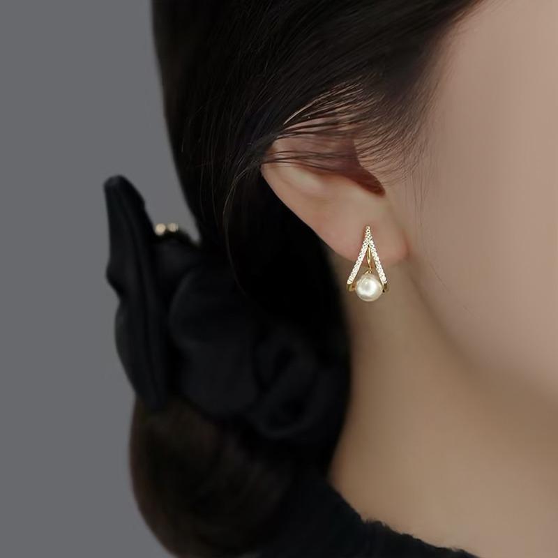 Pearl Stud Earrings for Women, Cross Design Zircon Accent Earrings, Minimalist Chic Daily Jewelry, Delicate Gift for Her білий
Pearl Stud Earrings for Women, Cross Design Zircon Accent Earrings, Minimalist Chic Daily Jewelry, Delicate Gift for Her білий