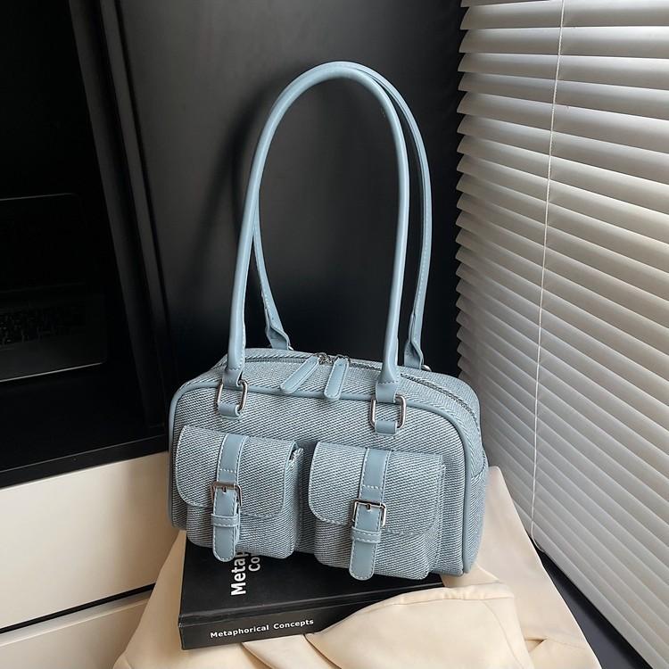 Retro pillow bag women s new spring and summer work fashion portable shoulder bag чорний
Retro pillow bag women s new spring and summer work fashion portable shoulder bag чорний