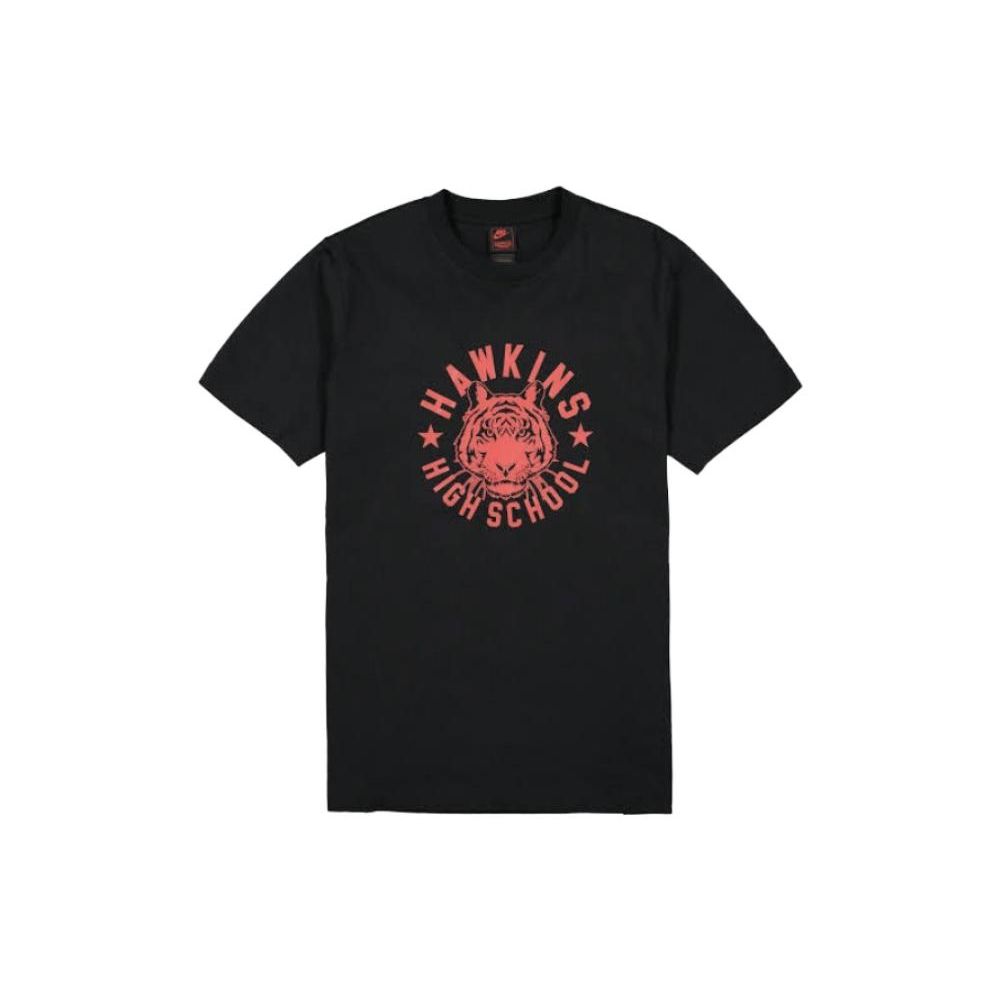 Nike Высокая футболка X Stranger Things Hawkins, черная мужская уличная одежда CK2342-010
Nike Высокая футболка X Stranger Things Hawkins, черная мужская уличная одежда CK2342-010