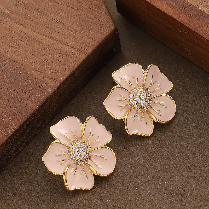 Hong Kong style retro personality medium ancient style enamel drop glaze flower stud earrings light luxury elegant sweet high-end earrings
Hong Kong style retro personality medium ancient style enamel drop glaze flower stud earrings light luxury elegant sweet high-end earrings