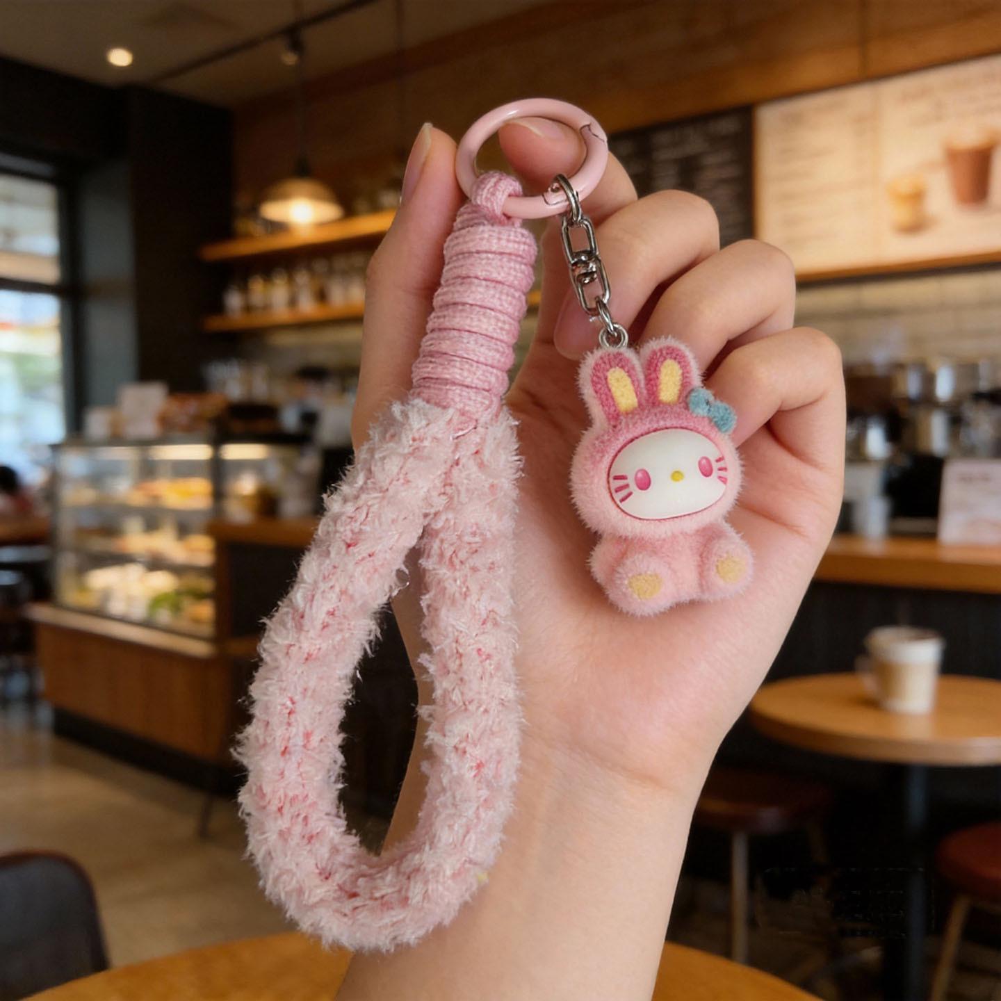 Xiaohongshu Plush Cardigan Cat Lanyard & Fluffy Bag Charm: Anti-lost, Portable, Trendy Doll Accessory розовый
Xiaohongshu Plush Cardigan Cat Lanyard & Fluffy Bag Charm: Anti-lost, Portable, Trendy Doll Accessory розовый