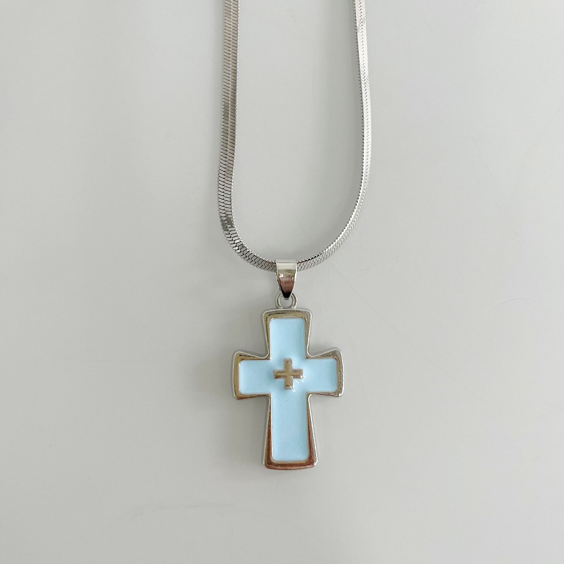 Красочное ожерелье с подвеской в виде креста для женщин и мужчин, парное ожерелье-цепочка «змеиная кость», ювелирное украшение, подарок для друзей синий
Красочное ожерелье с подвеской в виде креста для женщин и мужчин, парное ожерелье-цепочка «змеиная кость», ювелирное украшение, подарок для друзей синий