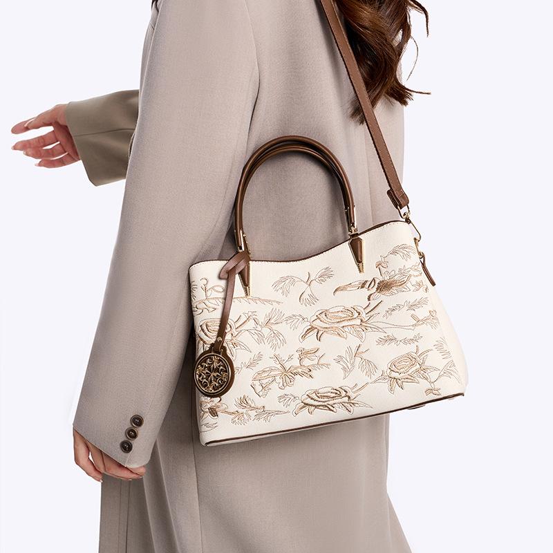 High Quality Chinese Women s Bag, Large Capacity Handbag, New Embroidered Shoulder Bag, Crossbody Small Square Bag
High Quality Chinese Women s Bag, Large Capacity Handbag, New Embroidered Shoulder Bag, Crossbody Small Square Bag