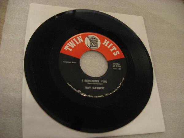 7inch Record RAY GARNETT SANDY LYNN I Remember You All ALone Am I 2029 Twin Hits 1962 US Pop Used
7inch Record RAY GARNETT SANDY LYNN I Remember You All ALone Am I 2029 Twin Hits 1962 US Pop Used