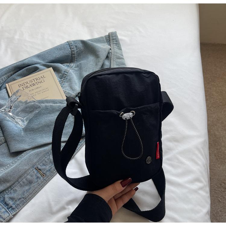 Свежая и простая женская нейлоновая сумка через плечо, новая легкая и тонкая нейлоновая сумка-мессенджер на лето 2025 года, мини-сумка для мобильного телефона. чёрный