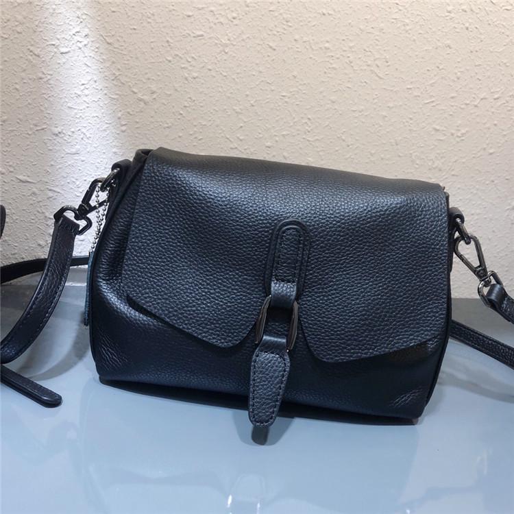 Genuine Cowhide Women s Crossbody Bag 2025 – New Commute Style
Genuine Cowhide Women s Crossbody Bag 2025 – New Commute Style