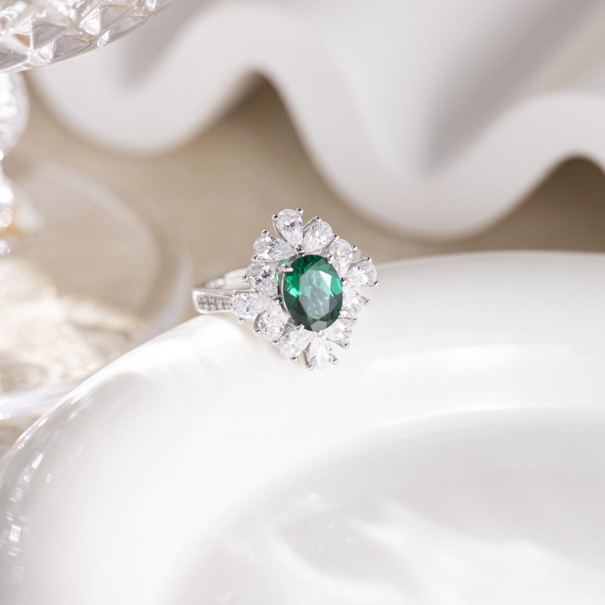 S925 Silver 2 Carat Lab-Grown Emerald Ring - Fashionable and Versatile US Size 7 (HK Size 15)
S925 Silver 2 Carat Lab-Grown Emerald Ring - Fashionable and Versatile US Size 7 (HK Size 15)