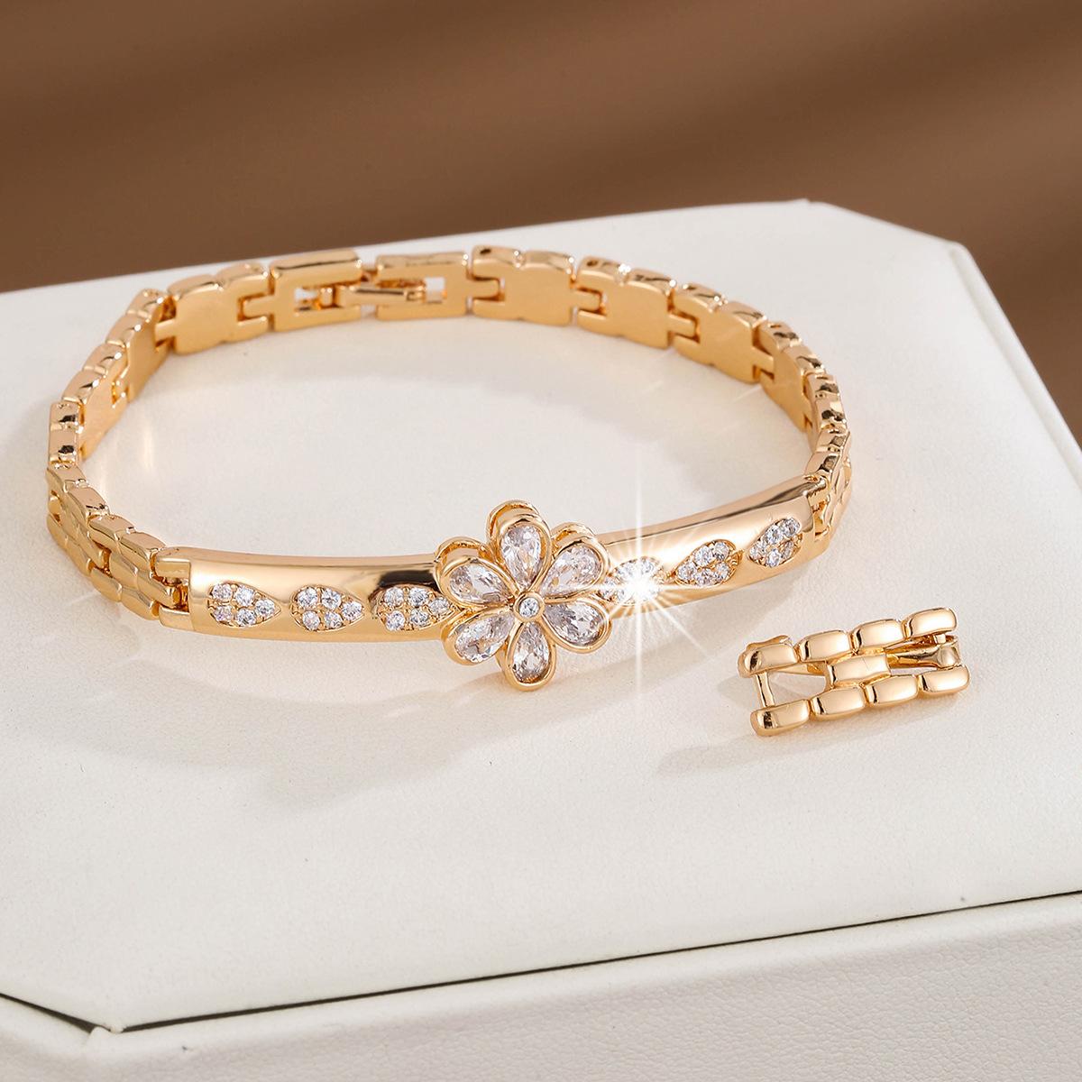 Модный простой продвинутый креативный цветочный дизайн с микро инкрустацией цирконом Ins в холодном стиле повседневный браслет-джокер для подруги золотой
Модный простой продвинутый креативный цветочный дизайн с микро инкрустацией цирконом Ins в холодном стиле повседневный браслет-джокер для подруги золотой