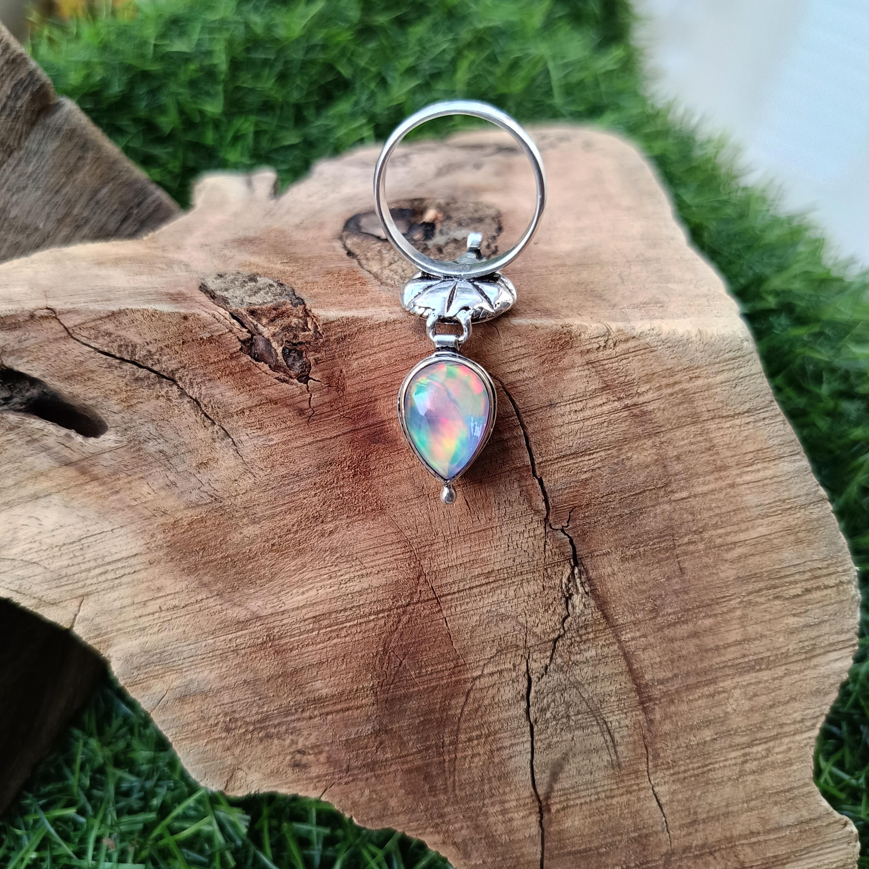 Poison Ring, Aurora opal Poison Ring , Handmade Silver Plated Poison Ring, ,Blue Fire Poisoner Ring, Compartment Pillbox Poison Ring, 6 срібний
Poison Ring, Aurora opal Poison Ring , Handmade Silver Plated Poison Ring, ,Blue Fire Poisoner Ring, Compartment Pillbox Poison Ring, 6 срібний