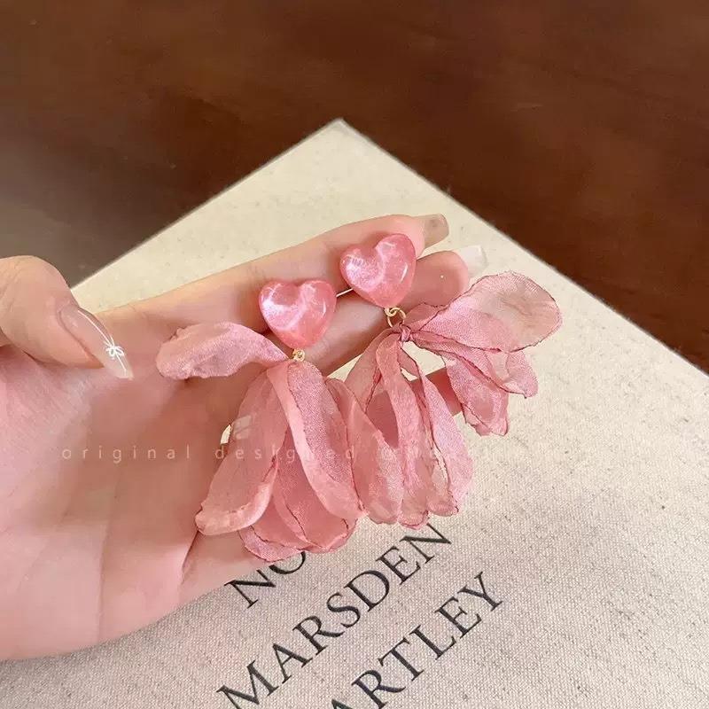 Seaside vacation style long flower fringed earrings women s niche unique high-end stud earrings fashion exaggerated ear jewelry
Seaside vacation style long flower fringed earrings women s niche unique high-end stud earrings fashion exaggerated ear jewelry