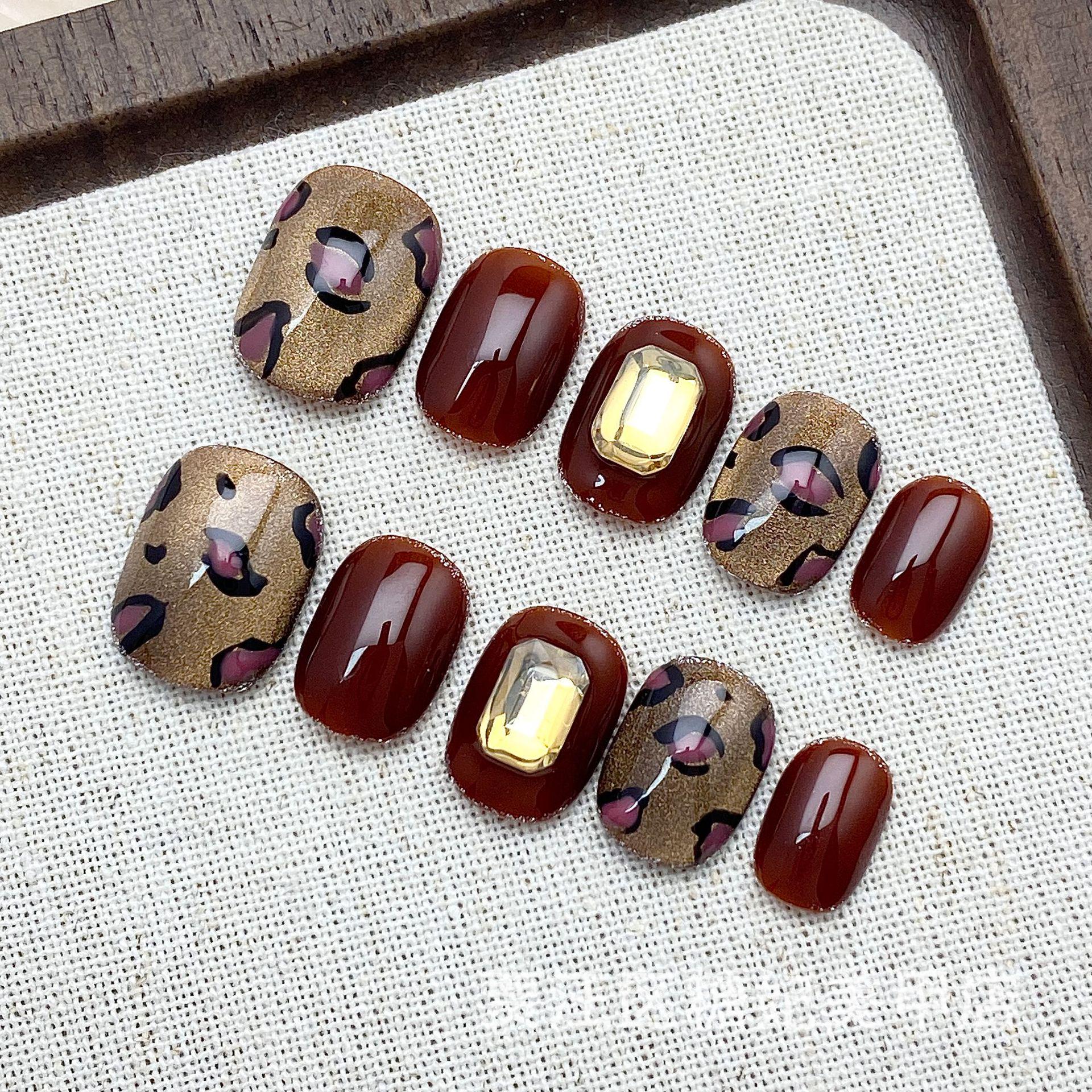 Handmade Leopard Cat Eye Nail Art with Diamonds: Seasonal Ballerina Style Leopard Print Cat Eye with Square Diamond
Handmade Leopard Cat Eye Nail Art with Diamonds: Seasonal Ballerina Style Leopard Print Cat Eye with Square Diamond