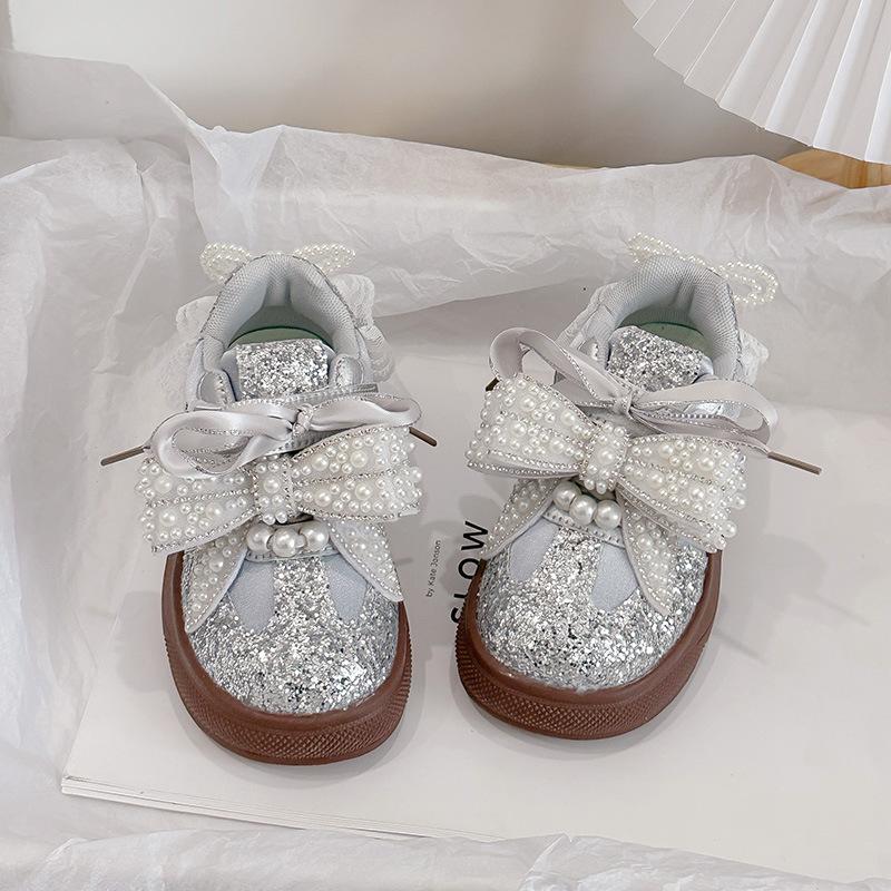 Girls Crystal Sequin Casual Shoes2026New Spring/Summer Lace Pearl Big Bow Princess Sneakers 32-37Code one hand6Double срібний
Girls Crystal Sequin Casual Shoes2026New Spring/Summer Lace Pearl Big Bow Princess Sneakers 32-37Code one hand6Double срібний