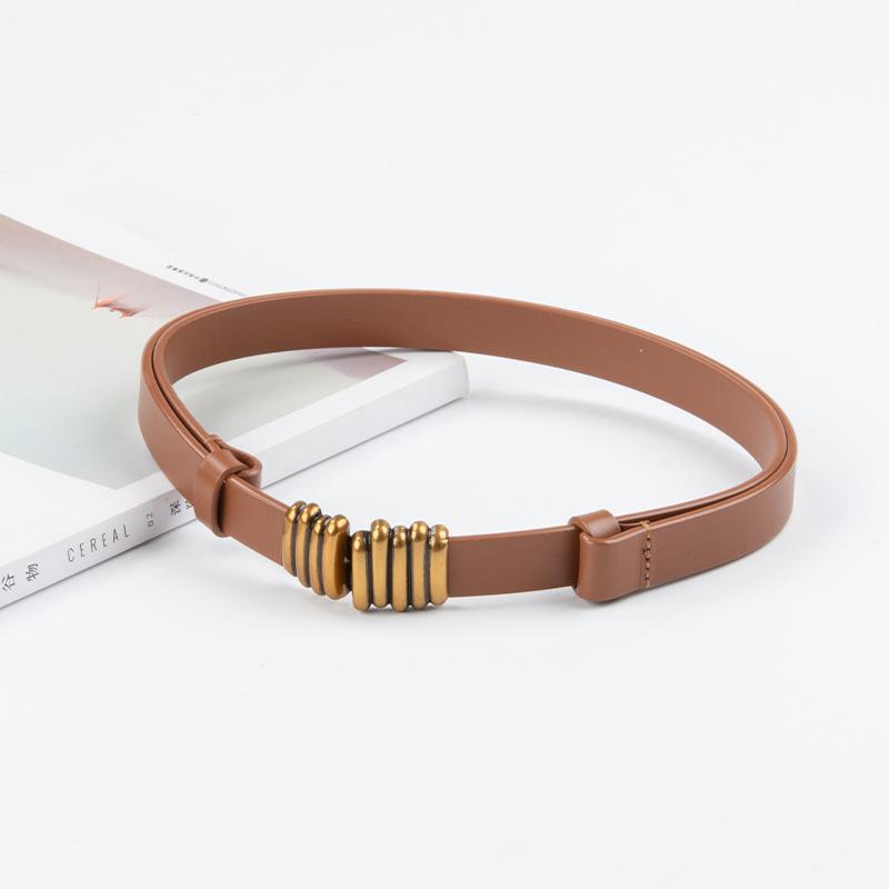 Женский ремень из натуральной кожи высшего слоя, коровья кожа, для платья, пальто, куртки, костюма, повседневных брюк, модный и персонализированный женский ремень
Женский ремень из натуральной кожи высшего слоя, коровья кожа, для платья, пальто, куртки, костюма, повседневных брюк, модный и персонализированный женский ремень