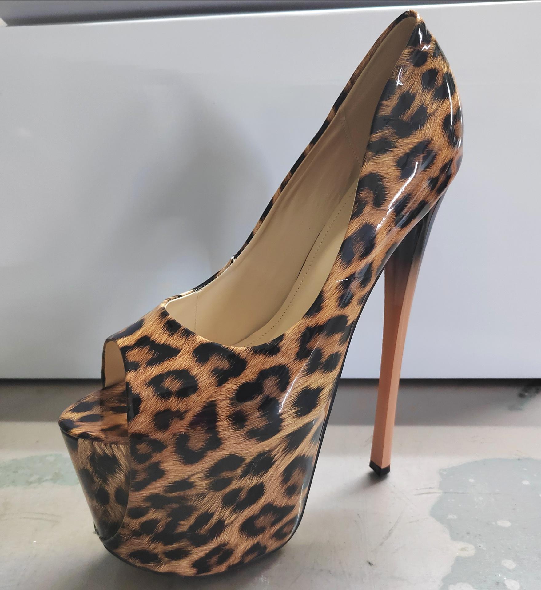 Новые туфли на тонком каблуке 19 см и высоте 22 см с леопардовым принтом, очень большие размеры женской обуви 43 и 48. 43
Новые туфли на тонком каблуке 19 см и высоте 22 см с леопардовым принтом, очень большие размеры женской обуви 43 и 48. 43