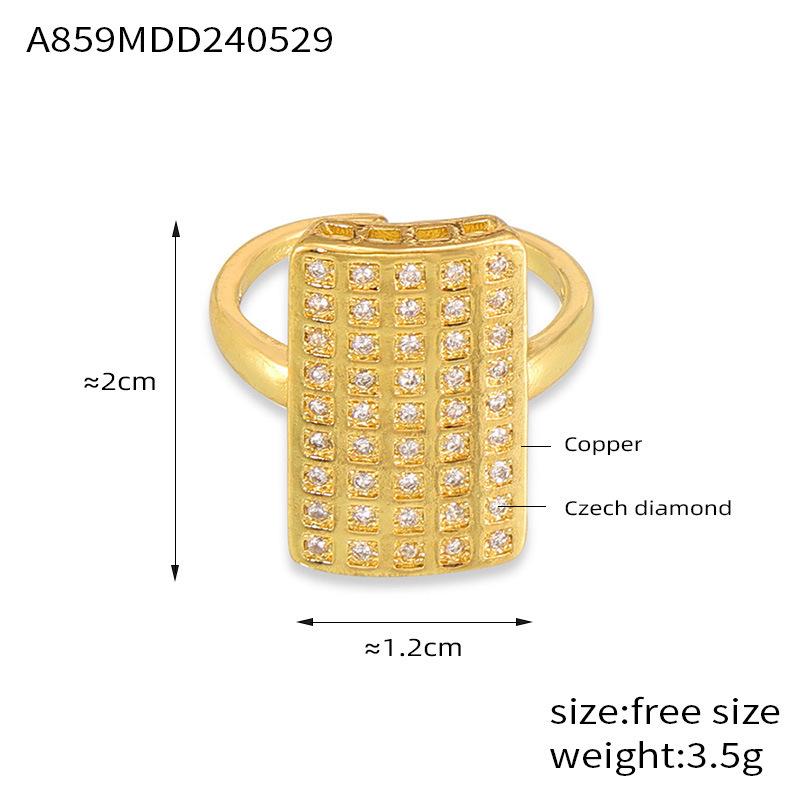 Простое персонализированное кольцо, женское ювелирное изделие, квадратное кольцо с бриллиантами в стиле хип-хоп, увеличенное кольцо из медного материала, покрытого 18-каратным золотом No. 7
Простое персонализированное кольцо, женское ювелирное изделие, квадратное кольцо с бриллиантами в стиле хип-хоп, увеличенное кольцо из медного материала, покрытого 18-каратным золотом No. 7