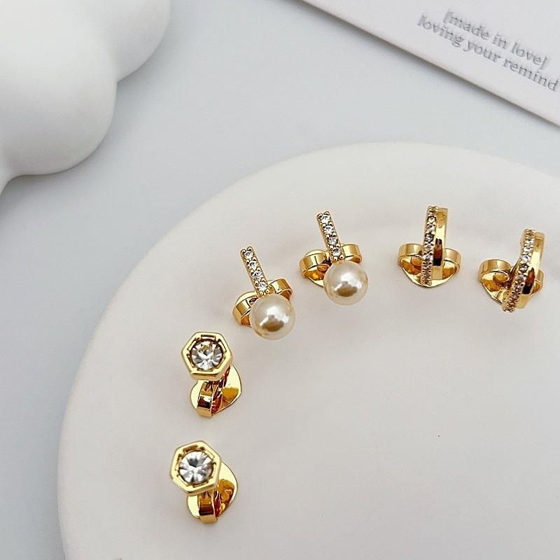 High-End Zircon Stud Earrings Light Luxury Fashion Trend Temperament Earrings Elegant Exquisite Small Earrings Women
High-End Zircon Stud Earrings Light Luxury Fashion Trend Temperament Earrings Elegant Exquisite Small Earrings Women