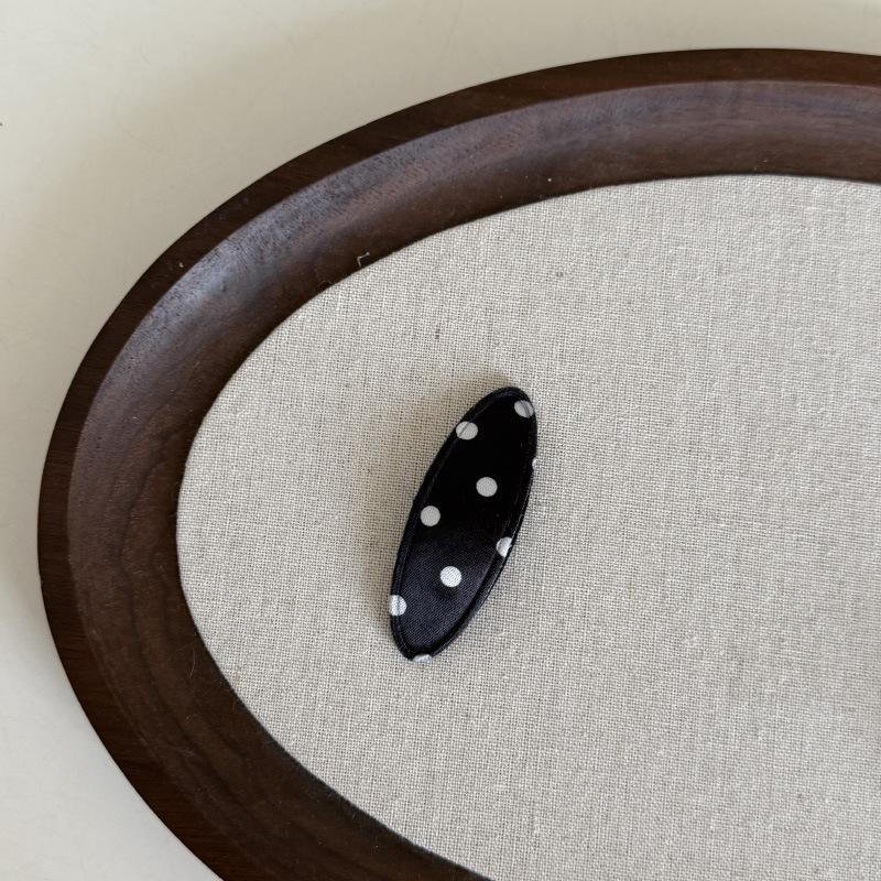 2pcs/set French Satin Polka Dot Barrettes Vintage Oval Snap Clips for Baby Hair Minimalist BB Hairpins Women s Hair Accessories
2pcs/set French Satin Polka Dot Barrettes Vintage Oval Snap Clips for Baby Hair Minimalist BB Hairpins Women s Hair Accessories