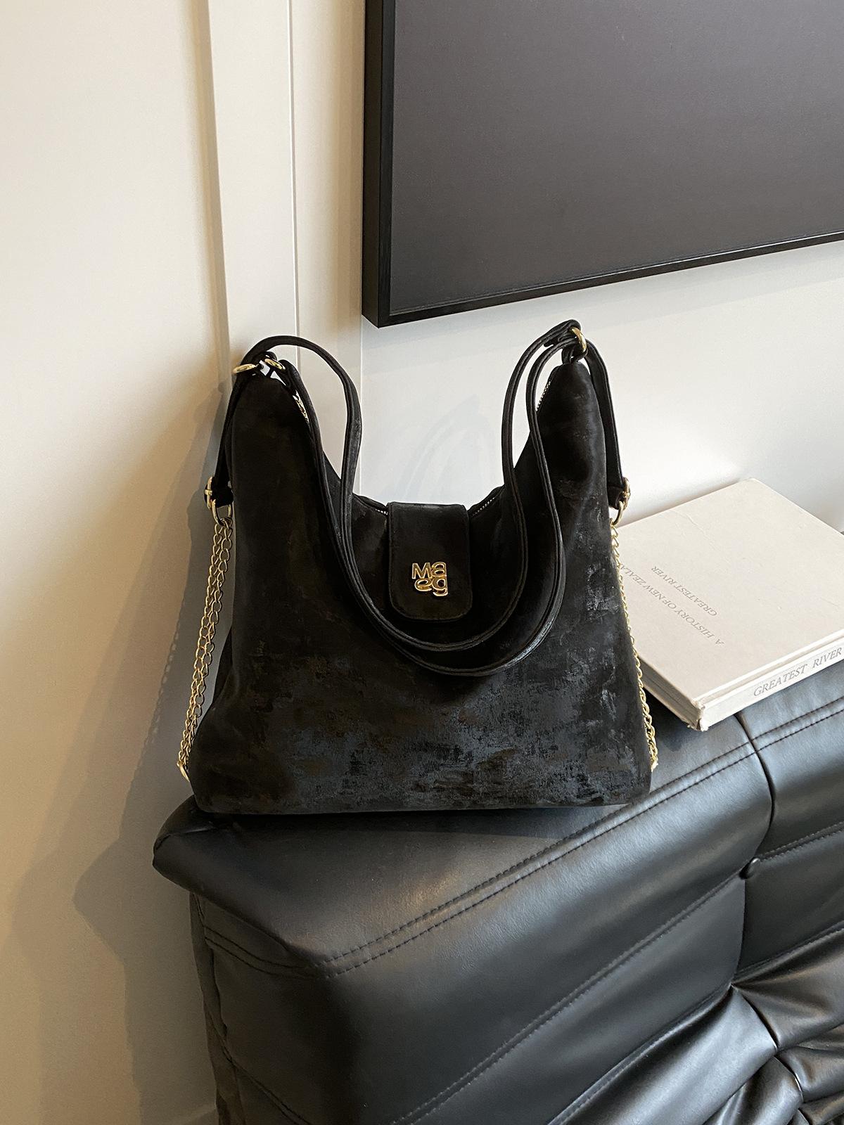 Commuter large-capacity bag women s new shoulder bag niche popular high-end dual-purpose backpack чорний
Commuter large-capacity bag women s new shoulder bag niche popular high-end dual-purpose backpack чорний