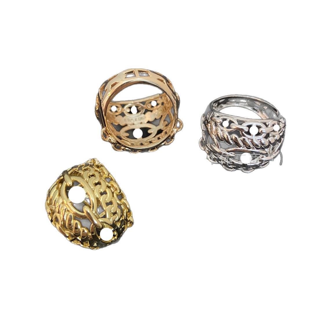 Hermes Multi-Layered Hollow Pig Nose Interlocking Index Finger Ring Size 7
Hermes Multi-Layered Hollow Pig Nose Interlocking Index Finger Ring Size 7