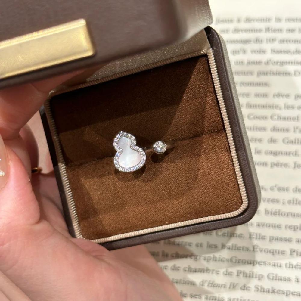 Women Open Ring Chinese Inspired Diamond Red Agate Gourd Ring Luxury Fashion White Mother of Pearl Minimalist Jewelry adjustable
Women Open Ring Chinese Inspired Diamond Red Agate Gourd Ring Luxury Fashion White Mother of Pearl Minimalist Jewelry adjustable