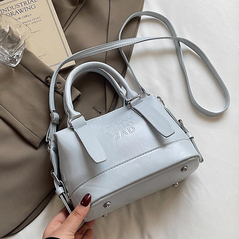 Корейская версия новой высококлассной студенческой темпераментной портативной сумки-подушки женской повседневной универсальной сумки-мессенджера Boston
Корейская версия новой высококлассной студенческой темпераментной портативной сумки-подушки женской повседневной универсальной сумки-мессенджера Boston