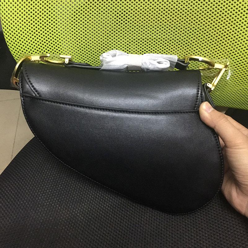 Брендові Жіночі Сумки на Плече з Натуральної Шкіри Люкс Перший Шар Коров ячої Шкіри Сумка-Сідло з Логотипом Модна Дизайнерська Сумка Кросбоді flat leather чорний
Брендові Жіночі Сумки на Плече з Натуральної Шкіри Люкс Перший Шар Коров ячої Шкіри Сумка-Сідло з Логотипом Модна Дизайнерська Сумка Кросбоді flat leather чорний