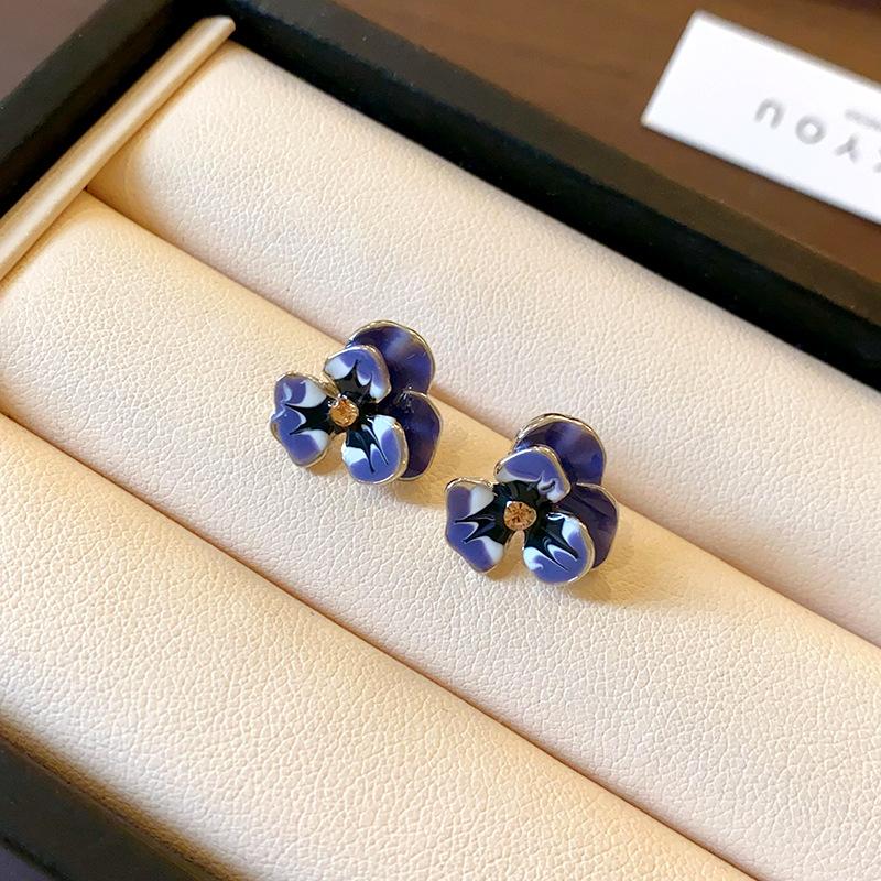 Silver needle oil drop color matching diamond flower butterfly stud earrings sweet fashion small earrings retro high sense earrings women
Silver needle oil drop color matching diamond flower butterfly stud earrings sweet fashion small earrings retro high sense earrings women