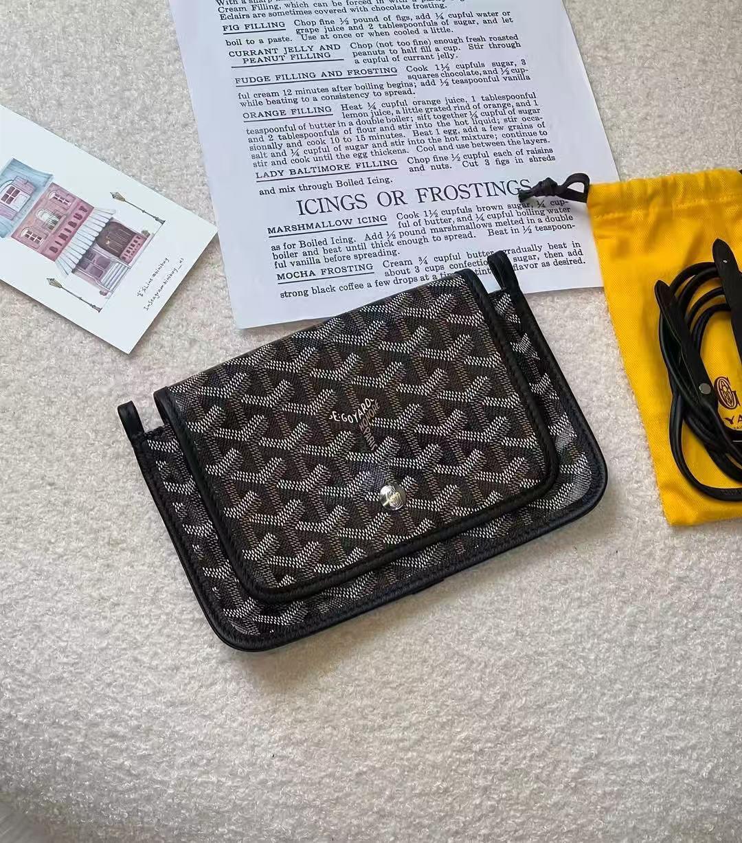 Модна універсальна тришарова сумка Goyard з монограмою та відділенням на блискавці чорний
Модна універсальна тришарова сумка Goyard з монограмою та відділенням на блискавці чорний