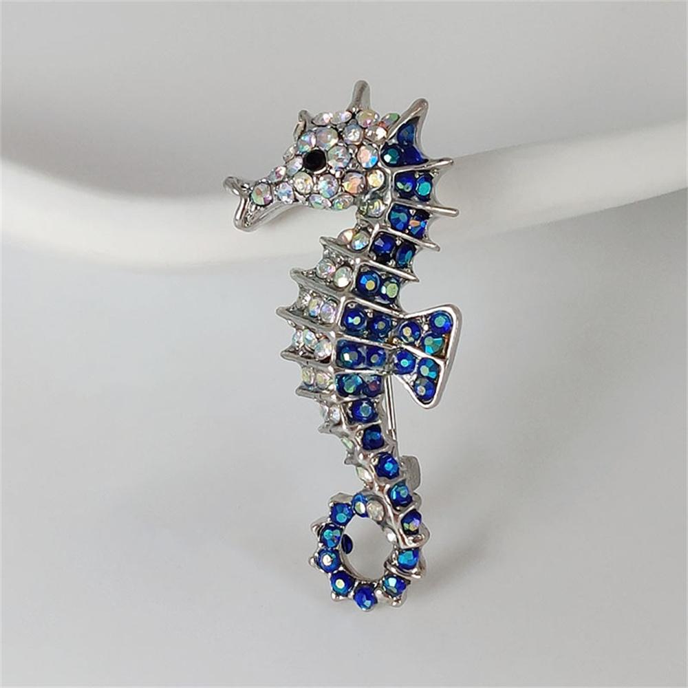 New Cartoon Chest Flower Rhine Stone Seahorse Shaped Brooch For Men And Women Personalized Clothing Accessories синій
New Cartoon Chest Flower Rhine Stone Seahorse Shaped Brooch For Men And Women Personalized Clothing Accessories синій