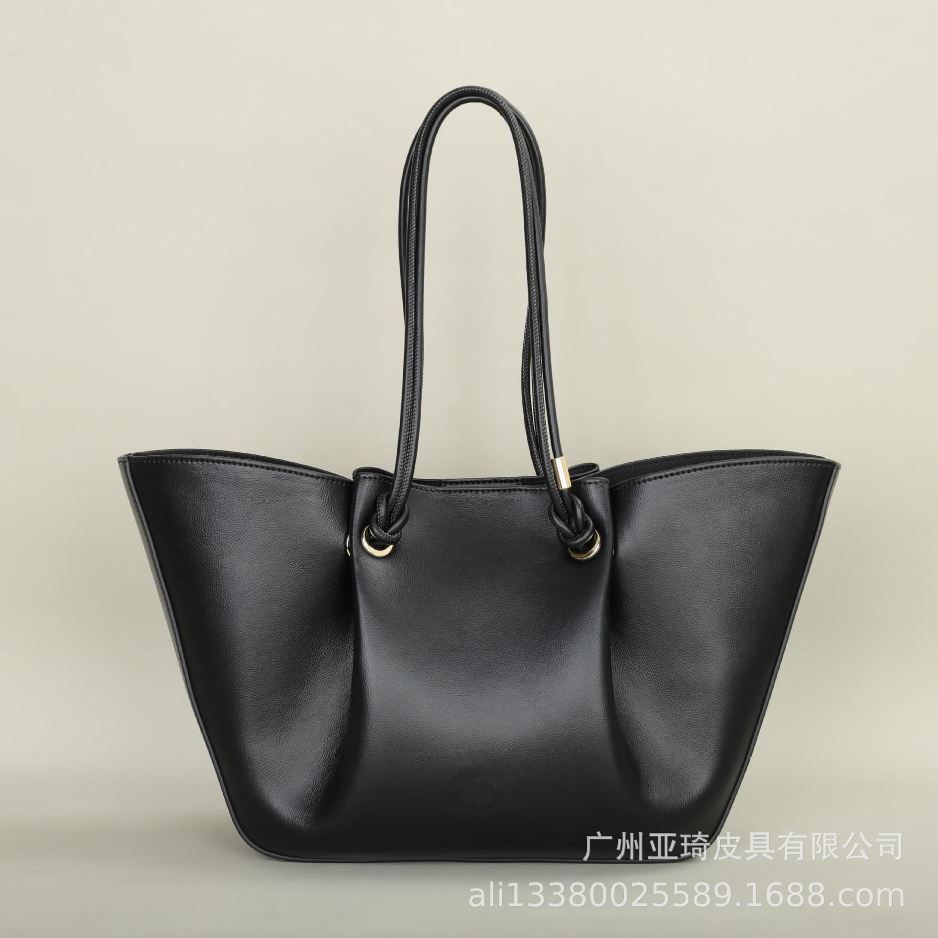 Leather Pleated Women s Bag Large Capacity Tote Bag Single Shoulder Handbag
Leather Pleated Women s Bag Large Capacity Tote Bag Single Shoulder Handbag