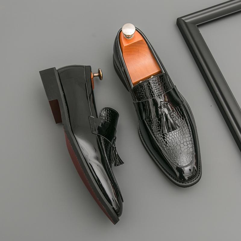 Trend New Gentleman Pointed Patent Leather Dress Business Casual Shoes For Men Tassels Loafers Wedding Dress Homecoming Footwear 38 чорний
Trend New Gentleman Pointed Patent Leather Dress Business Casual Shoes For Men Tassels Loafers Wedding Dress Homecoming Footwear 38 чорний