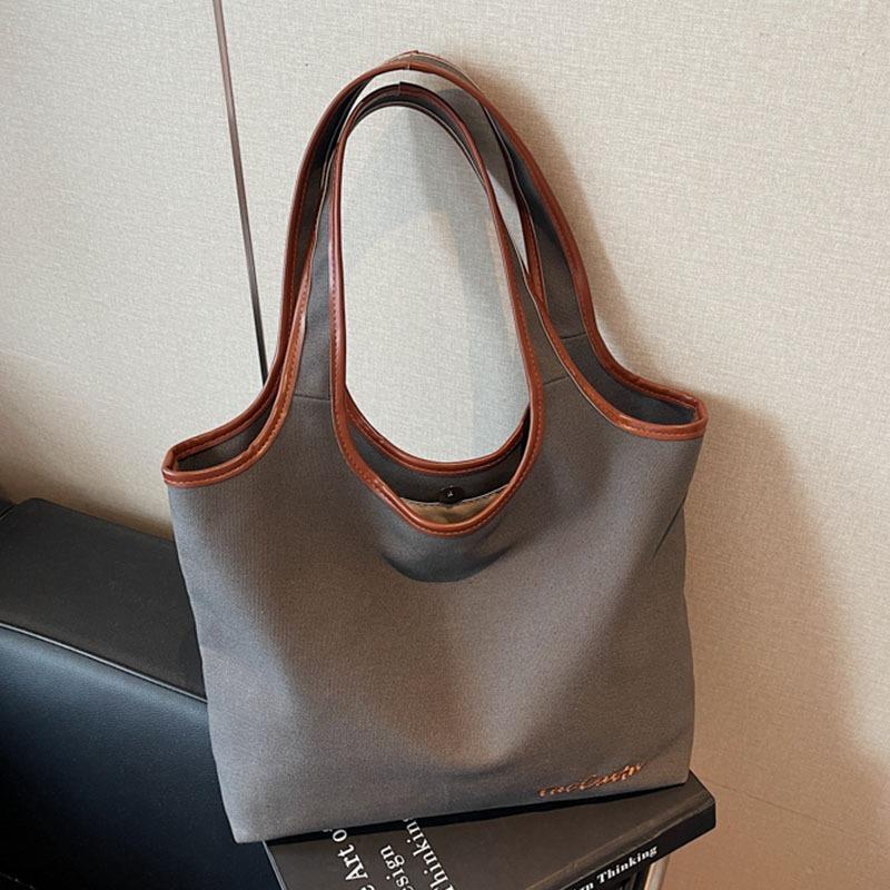 Canvas bag women s large-capacity new autumn and winter versatile casual shoulder bag simple student tote bag
Canvas bag women s large-capacity new autumn and winter versatile casual shoulder bag simple student tote bag