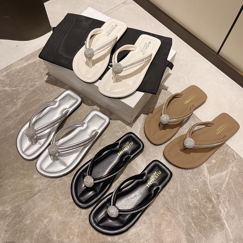 Clipped flat-bottomed beach shoes, cool slippers, new slippers for women s summer wear, toe rhinestones 40 срібний
Clipped flat-bottomed beach shoes, cool slippers, new slippers for women s summer wear, toe rhinestones 40 срібний