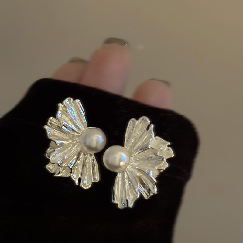 Серьги-пусеты с жемчугом в виде сложенных лепестков цветка, средневековые винтажные серьги, ретро барокко, серьги для личности, женские
Серьги-пусеты с жемчугом в виде сложенных лепестков цветка, средневековые винтажные серьги, ретро барокко, серьги для личности, женские