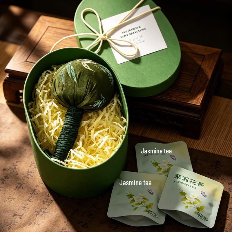 Dragon Boat Festival Mugwort Hammer & Jasmine Tea Gift Set
Dragon Boat Festival Mugwort Hammer & Jasmine Tea Gift Set